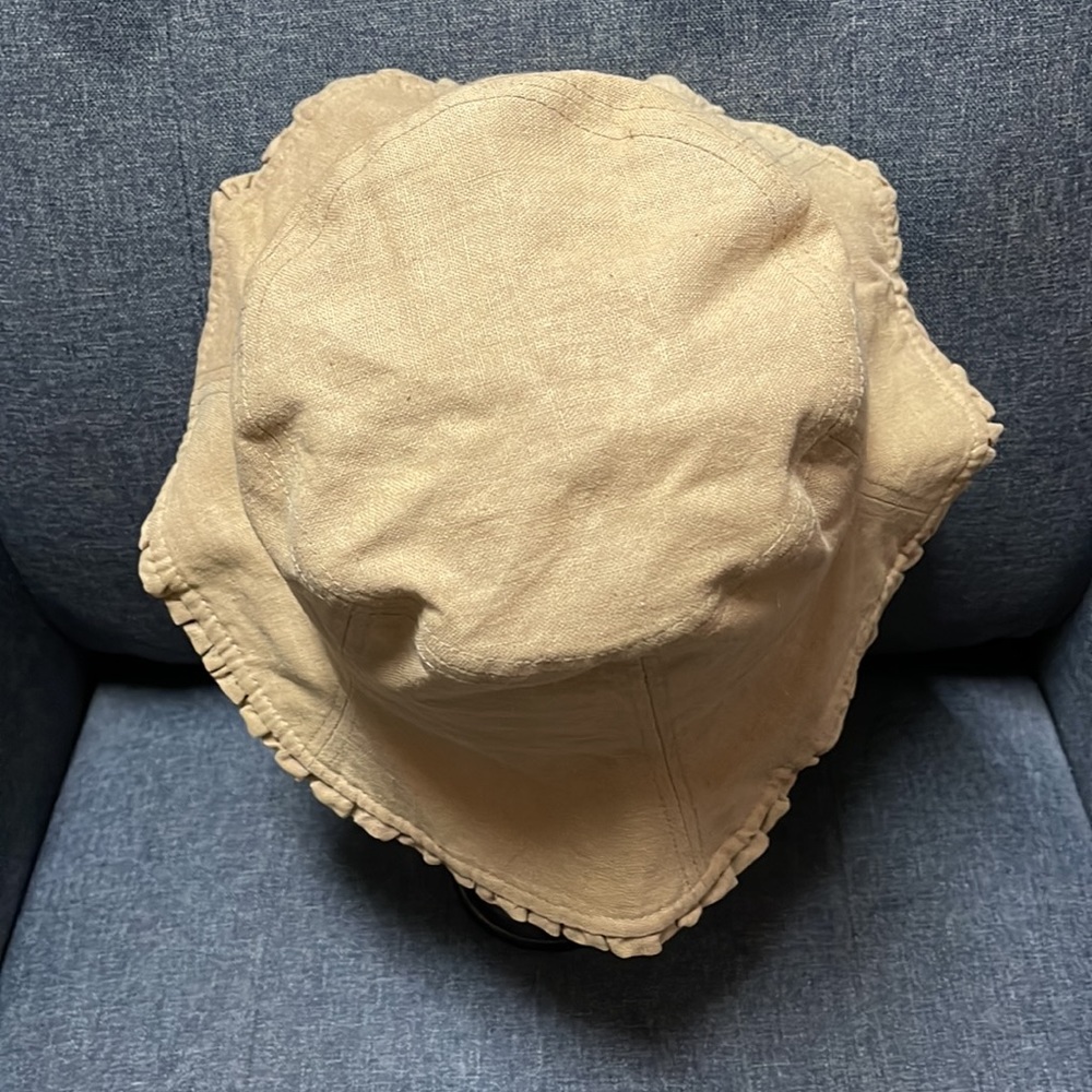 Reversible Linen Ruffle Hem Bucket Hat - Picture 7 of 10